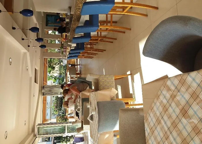 罗德殿玫瑰酒店 3*